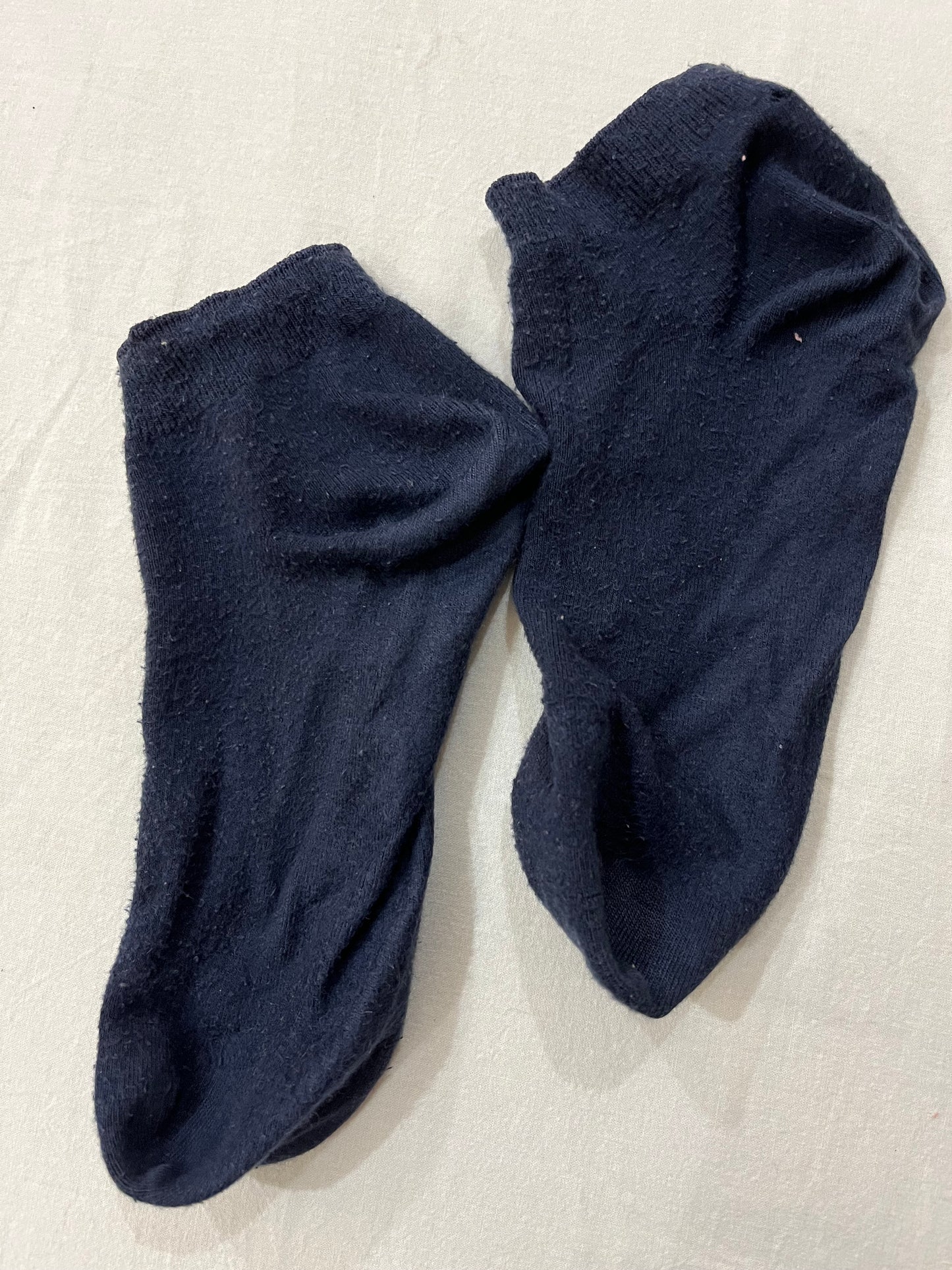 Extra-stretchy dark-blue basic ankle socks