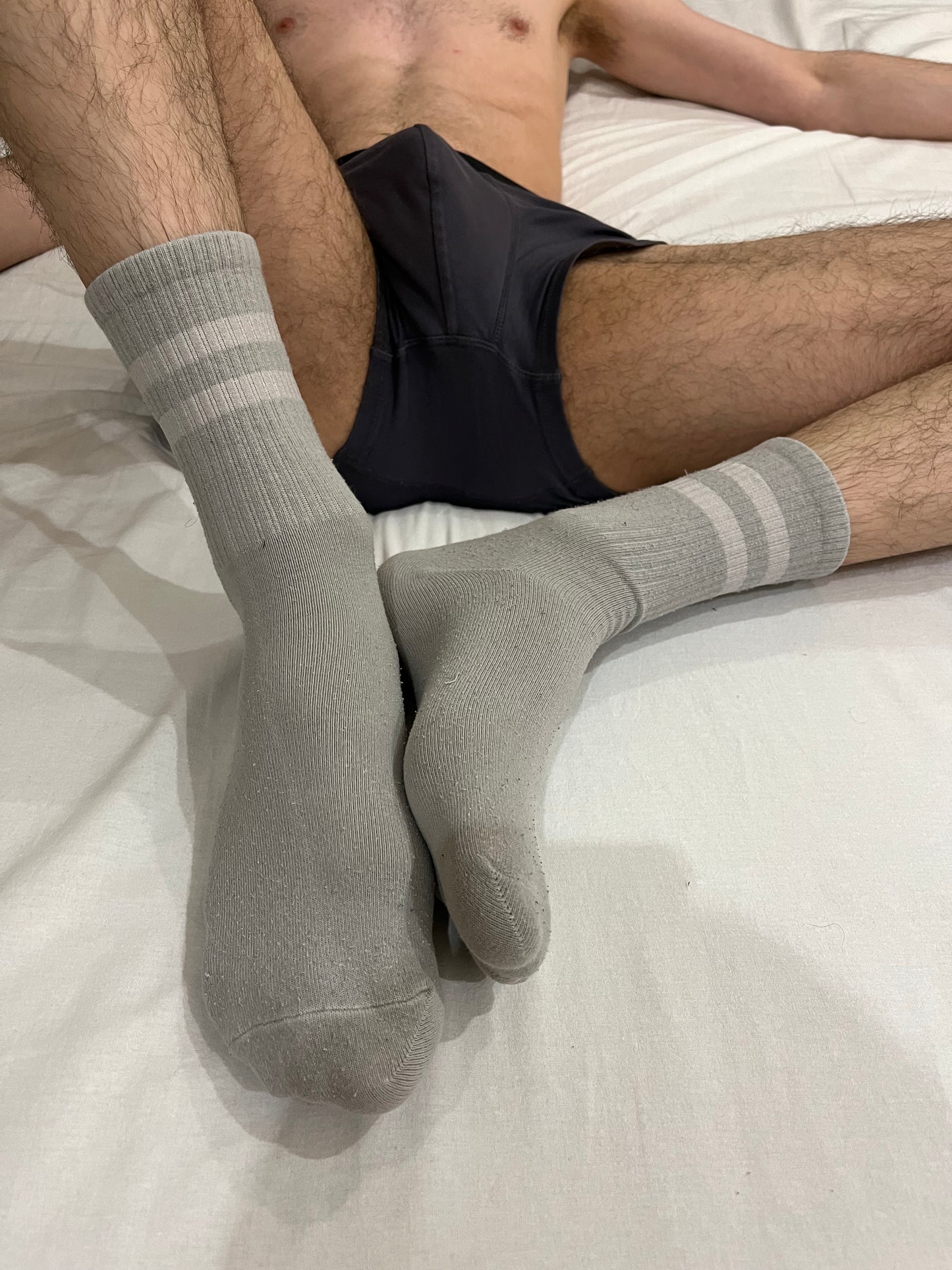 Grey crew basic socks with white stripes