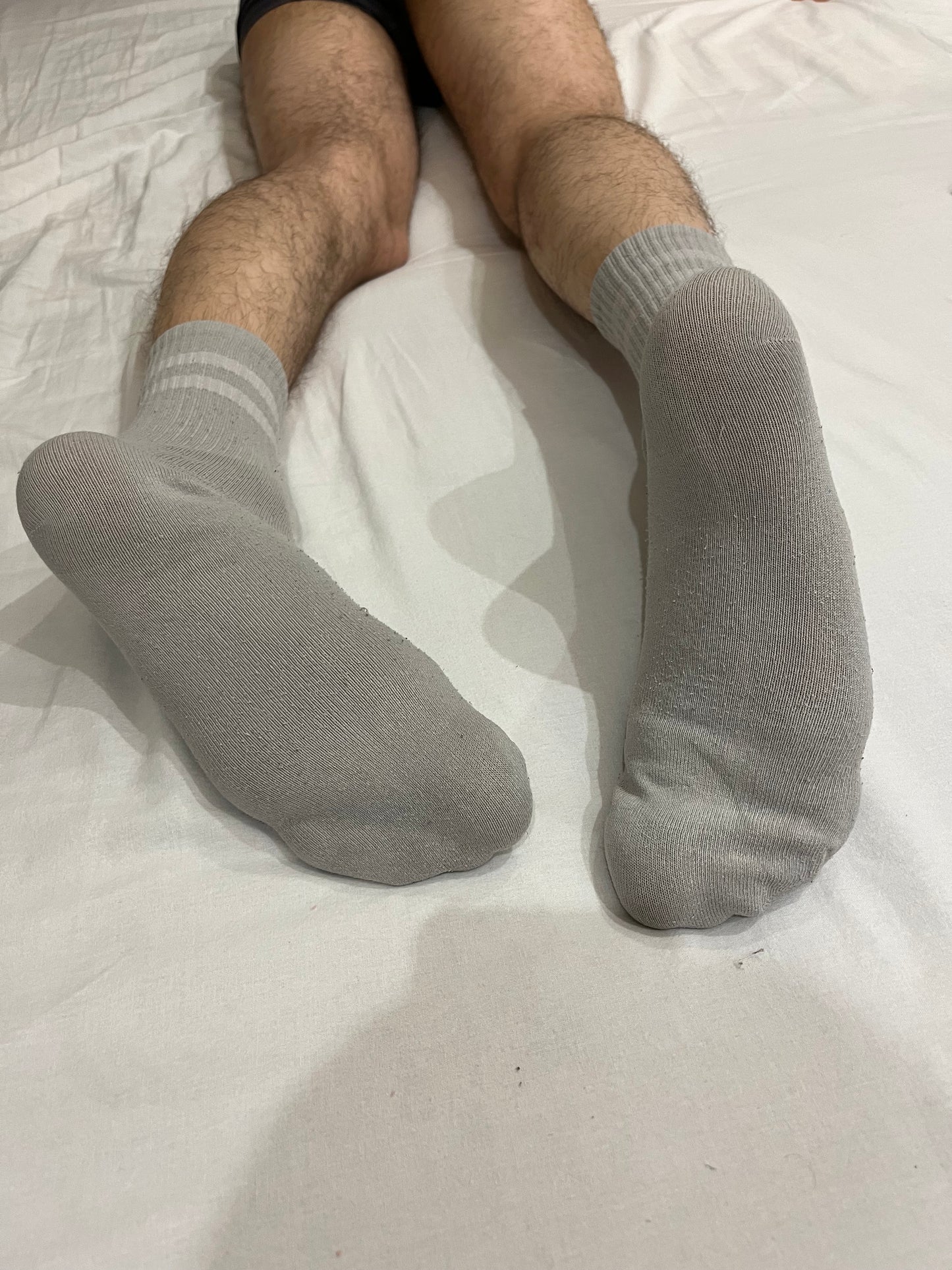 Grey crew basic socks with white stripes
