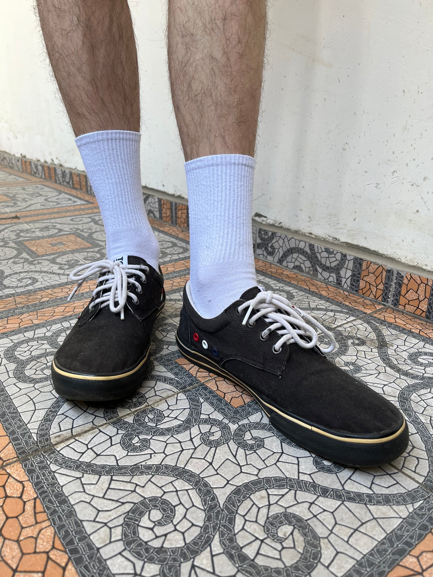 Black Tommy Hilfiger trainers