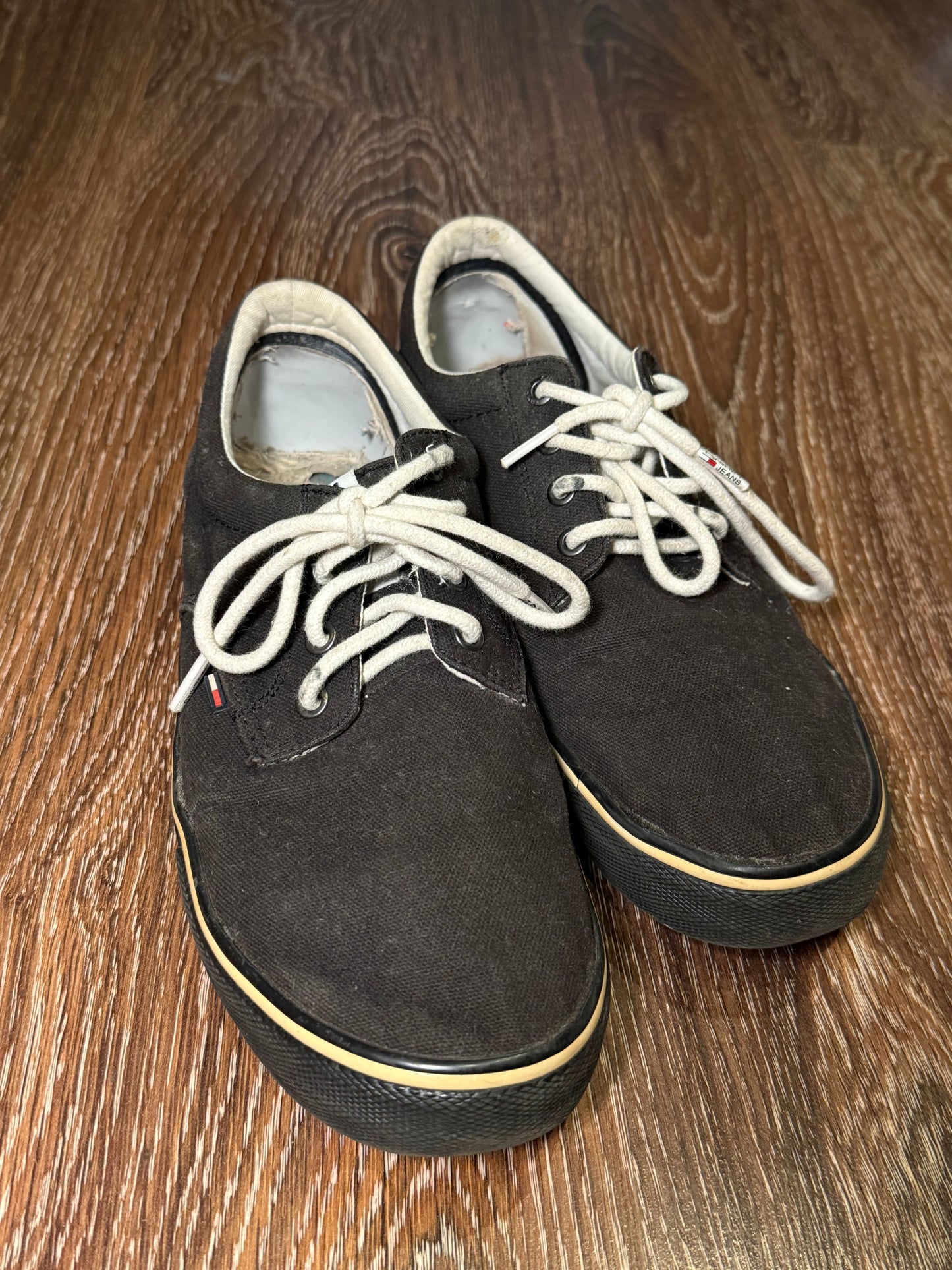 Black Tommy Hilfiger trainers