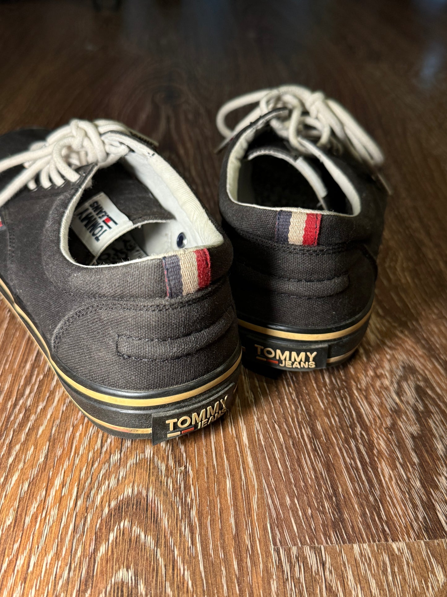 Black Tommy Hilfiger trainers